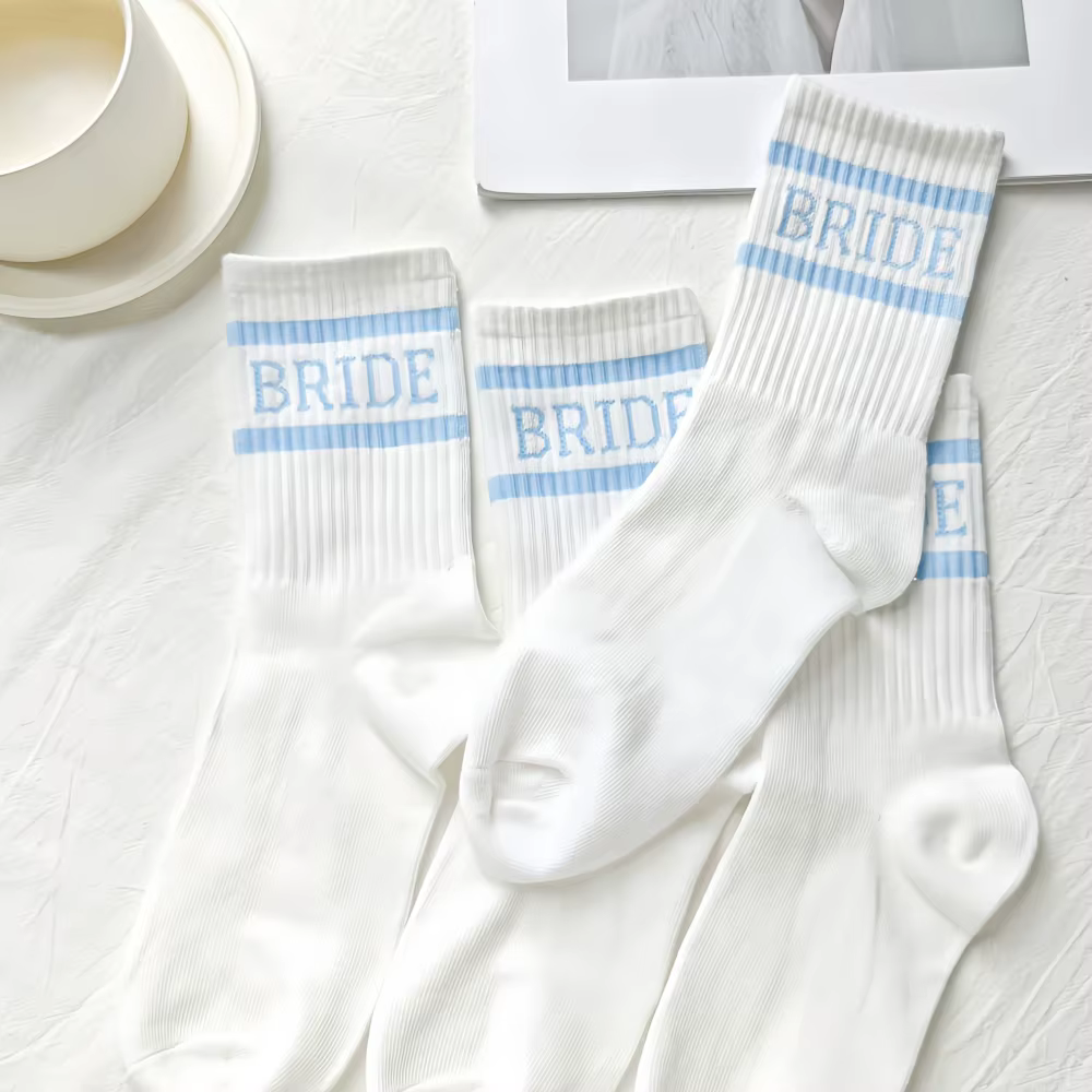 1 paire de chaussettes blanches de mariée, chaussettes décoratives sur le thème du mariage, cadeaux de mariage créatifs, accessoires de photographie de mariage, fête prénuptiale Favo