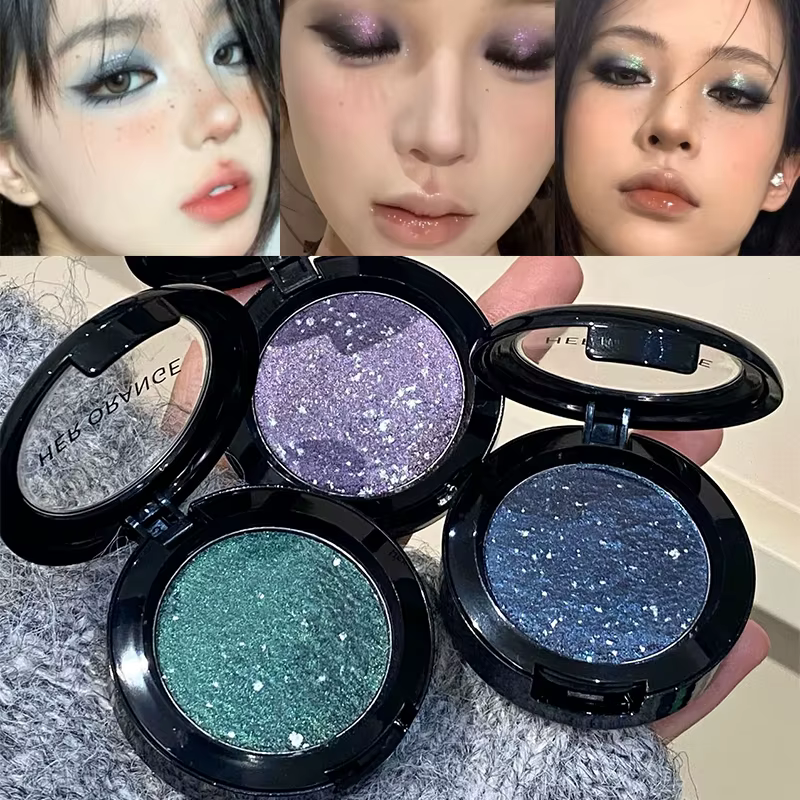 Fard à paupières bleu fumé scintillant brillant