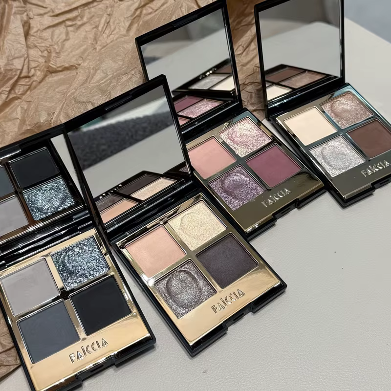 Palette de fards à barrage fumés à quatre couleurs pour les yeux