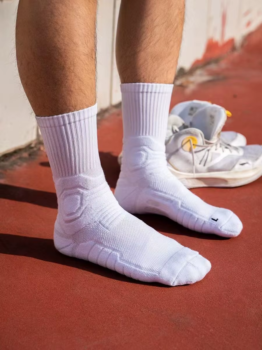 1 paire de chaussettes de basket-ball mi-longues avec fond de serviette épais, chaussettes de sport antidérapantes et absorbant les chocs