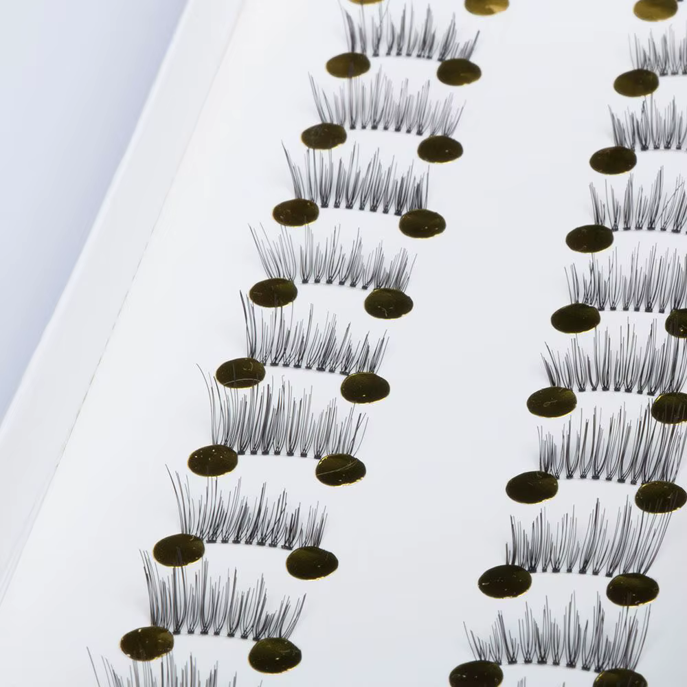 Faux cils noirs demi-cornets pour maquillage des yeux