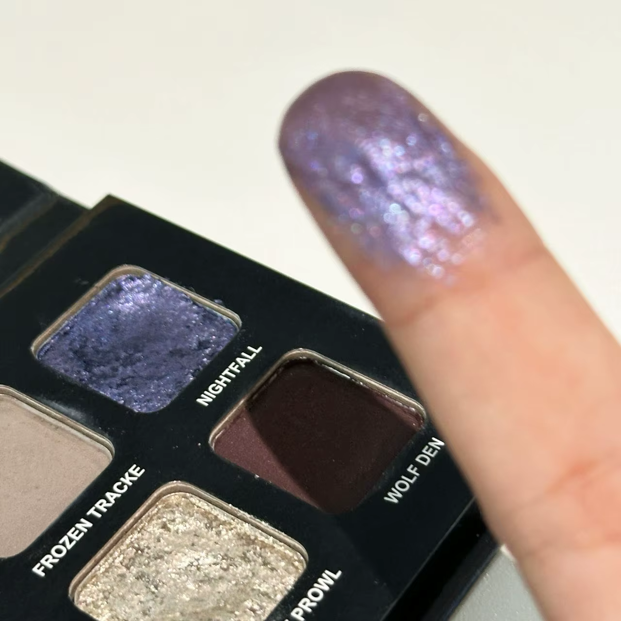 Palette de fards à paupières nacrés et scintillants