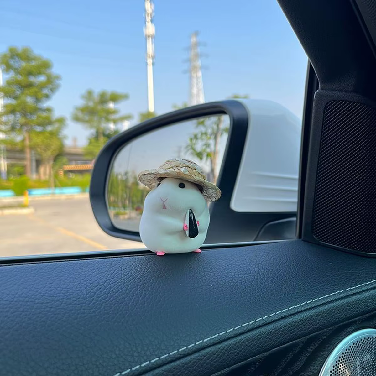 Hamster mignon avec ornement de voiture chapeau de paille, décoration de voiture Auto accessoires de tableau de bord intérieur