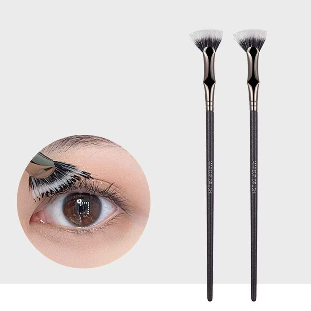 Brosse à cils coudée en forme d'éventail