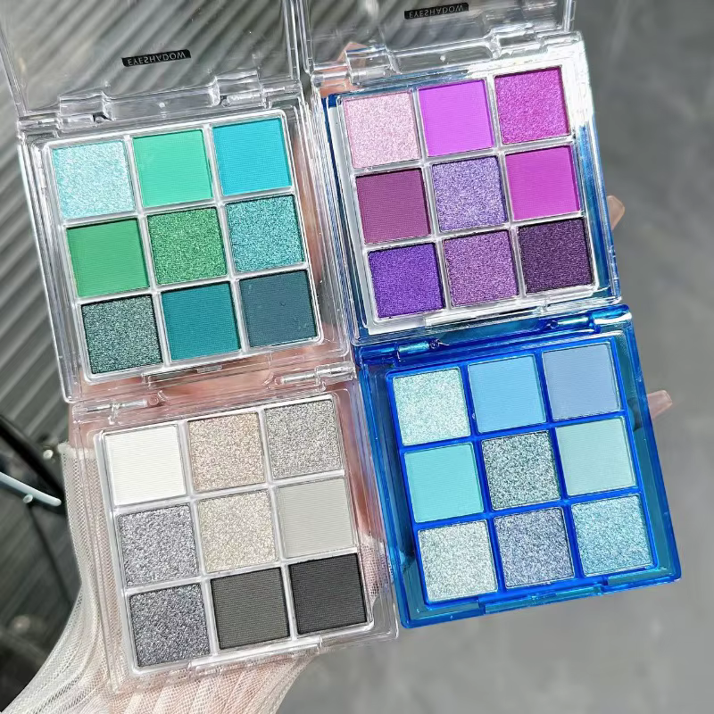 Palette de fards à paupières à paillettes violettes