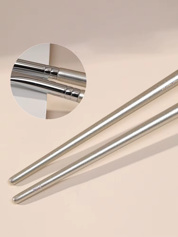 Pinceaux de maquillage pour les yeux incurvés, 1 pièce, pinceaux de maquillage de précision pour les paupières, aegyo sal, outils cosmétiques tranchants et fins pour petits yeux