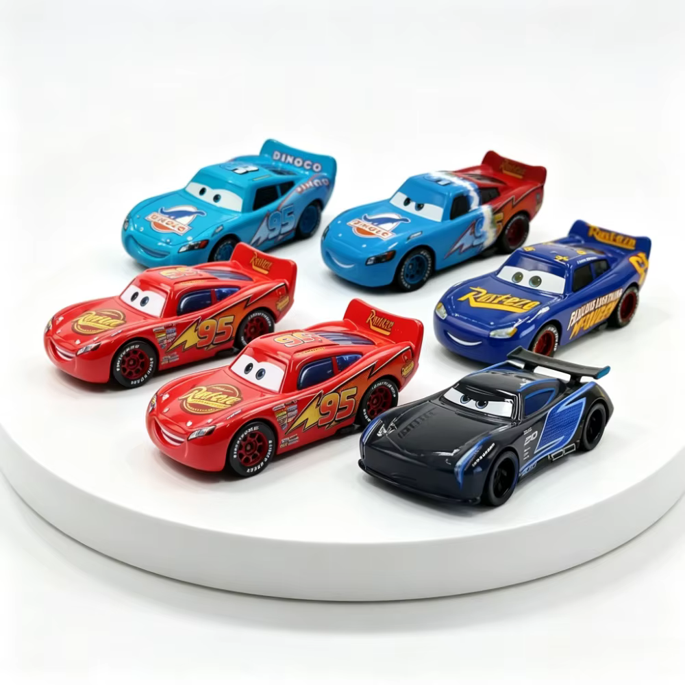 ▎ Disney Pixar Cars 3 1:55 Voiture de course en alliage moulé sous pression Lightning McQueen Jackson Storm Cruz Ramirez, cadeau d'anniversaire pour enfants