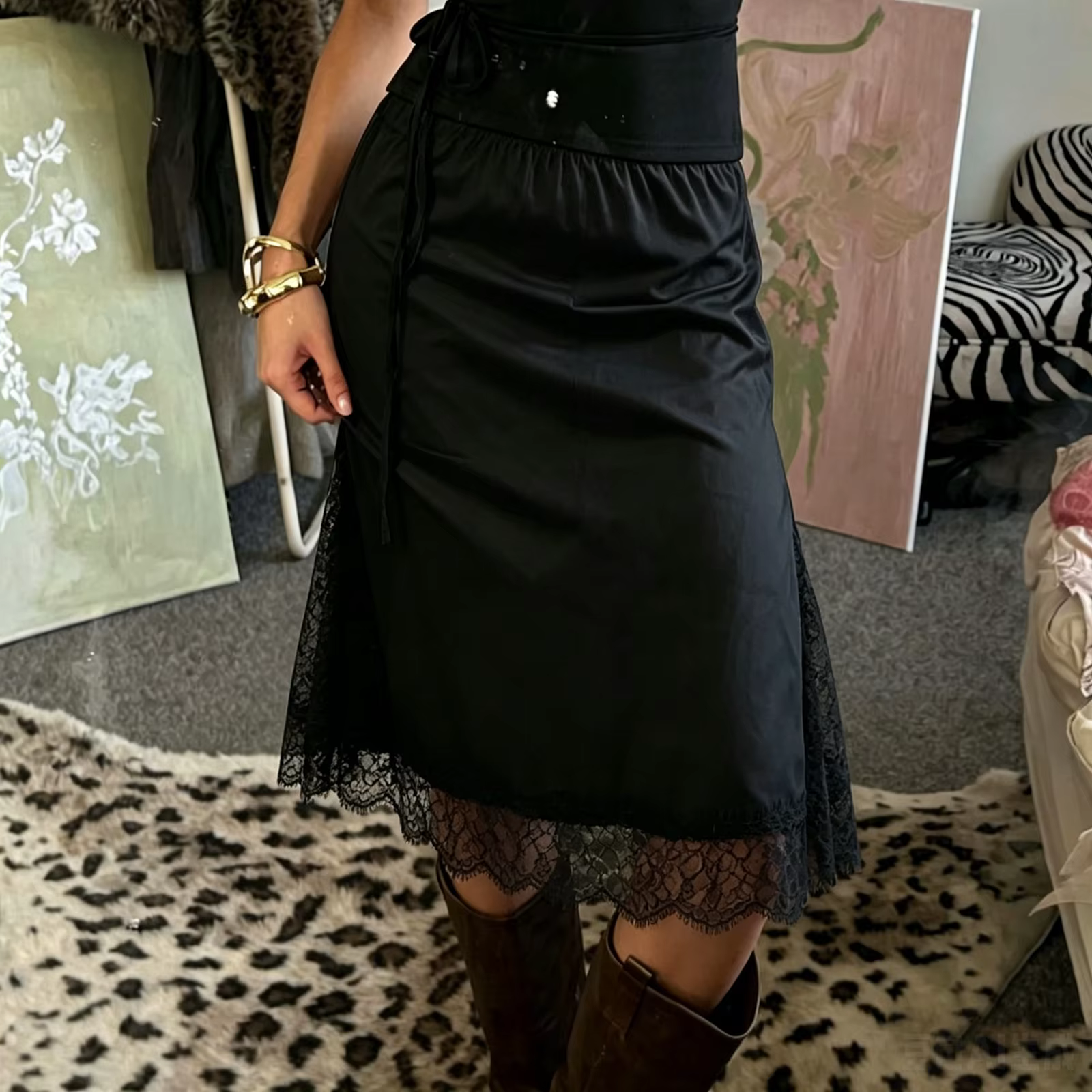 Jupe midi en satin pour femme, élégante, couleur unie, avec bordure en dentelle, coupe ample, longueur genou, pour les fêtes, le travail et le quotidien
