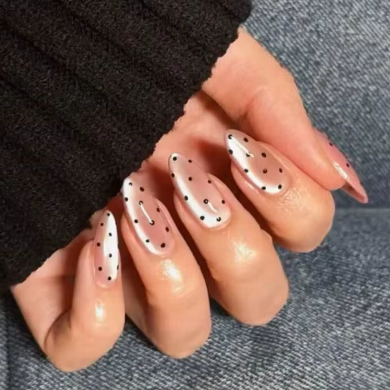 Faux ongles œil de chat rose, 24 pièces, avec points noirs imprimés, couverture complète, portables, doux, coréen, amande, pointes à pression