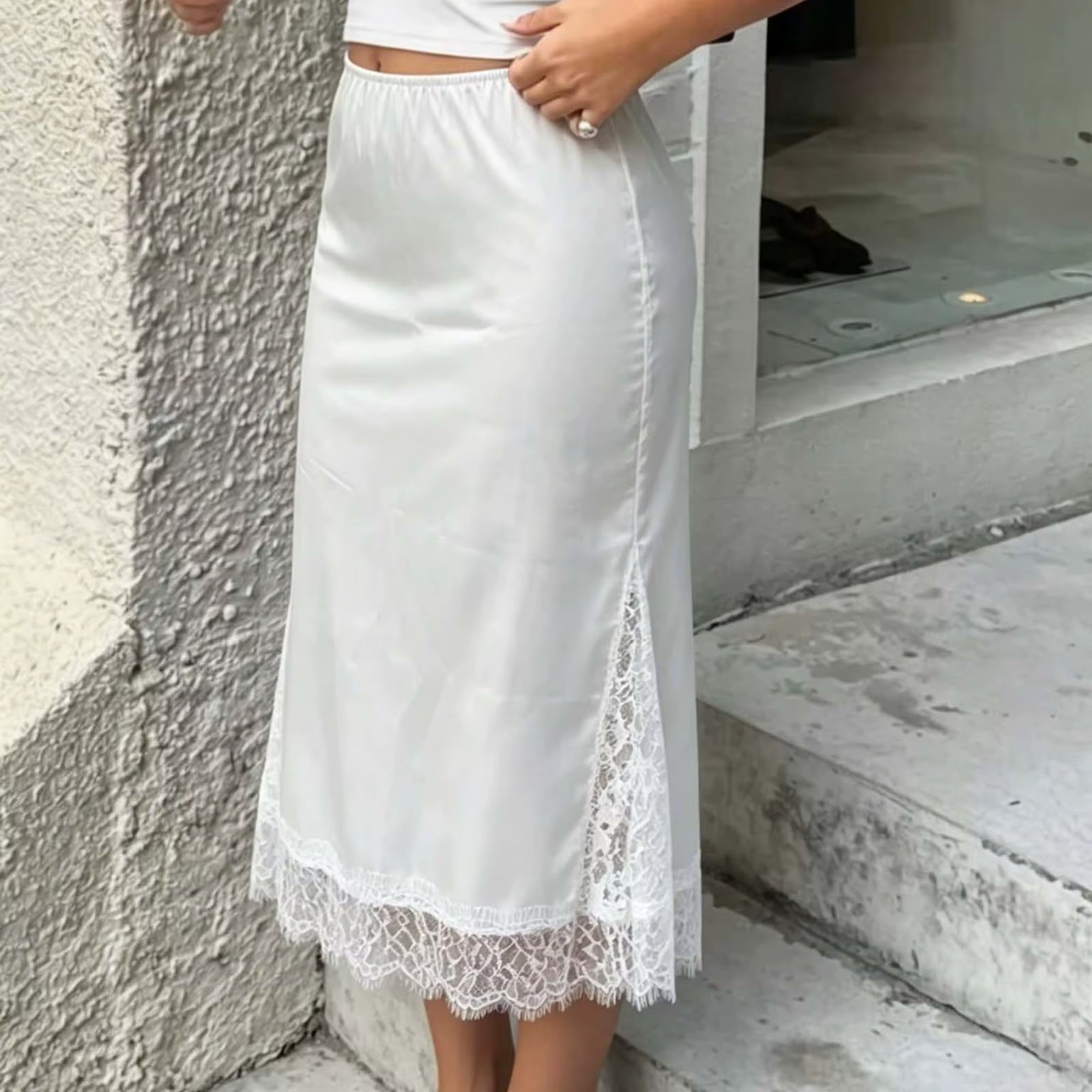 Jupe midi en satin pour femme, élégante, couleur unie, avec bordure en dentelle, coupe ample, longueur genou, pour les fêtes, le travail et le quotidien