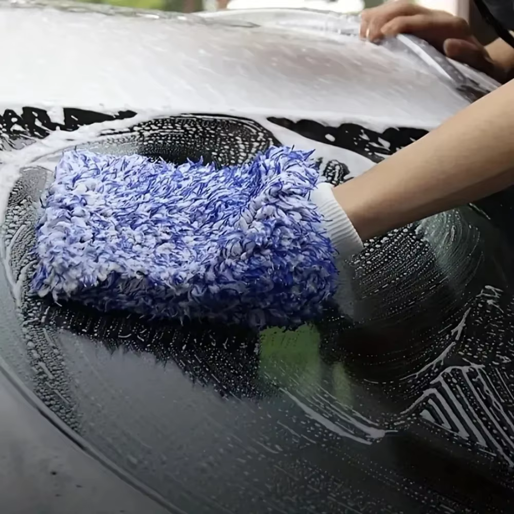 Un gant de lavage de voiture pour nettoyage à sec et humide, qui nettoie efficacement votre véhicule en conditions humides et sèches. Idéal pour le detailing de moto.