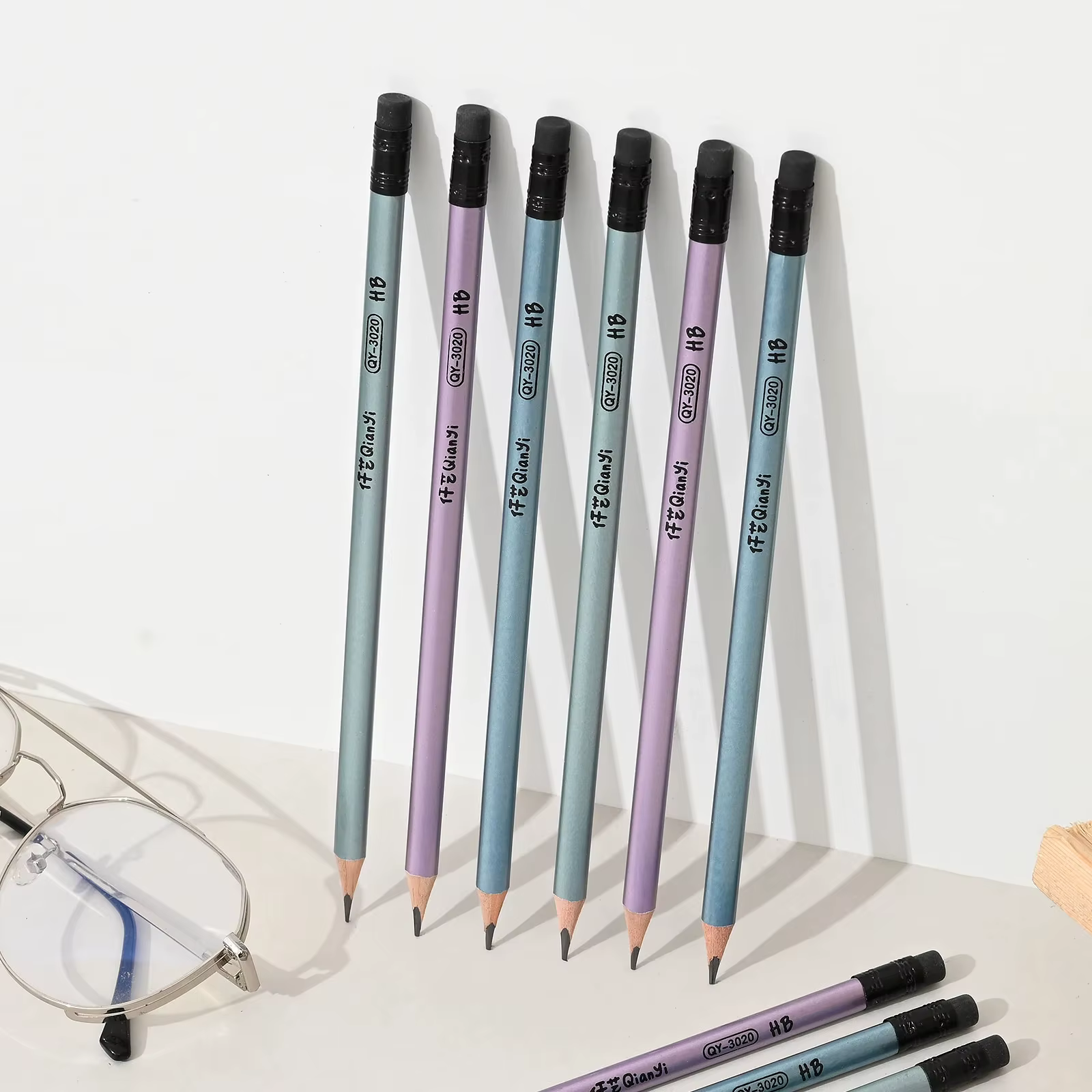 12 pièces/ensemble Crayons en bois HB 2B avec motif de dessin animé et gomme, taille-crayon gratuit, ensemble de crayons créatifs multi-usages pour étudiants