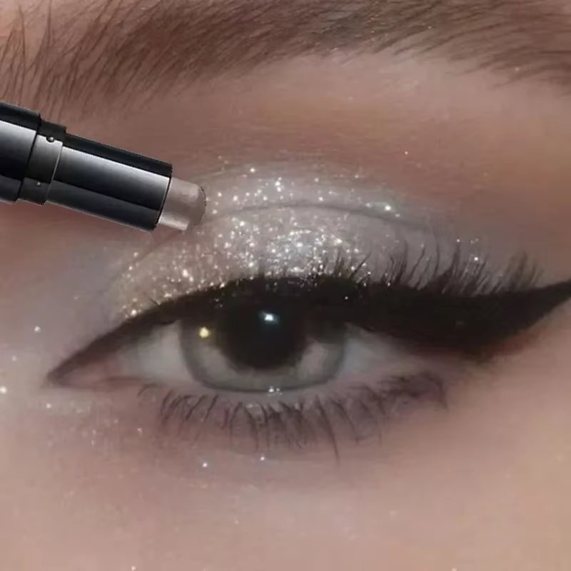 1 bâton de fard à paupières crémeux - Couleur longue tenue