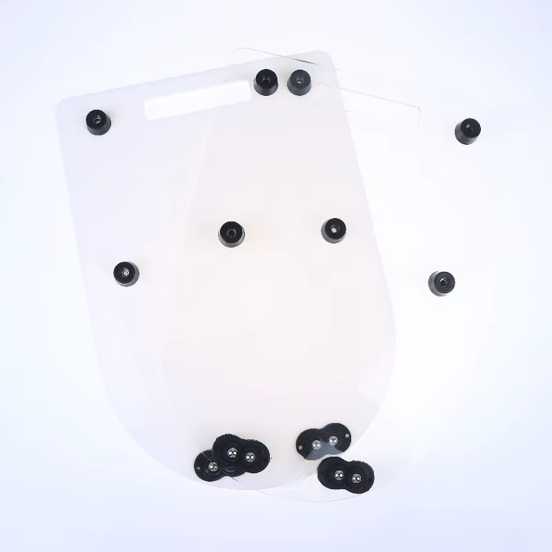 Planche à roulettes TM7 : Base glissante avec indentation pratique pour la préhension au doigt et base en caoutchouc robuste, protège les surfaces TM7 et les surfaces contigues.
