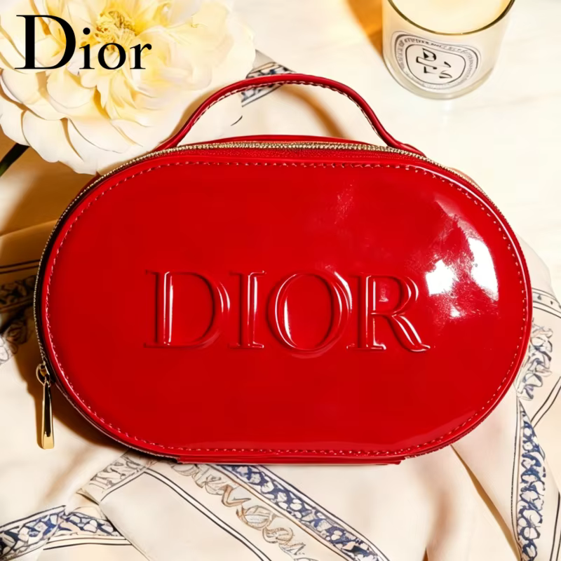 Sac cosmétique rouge de Dior