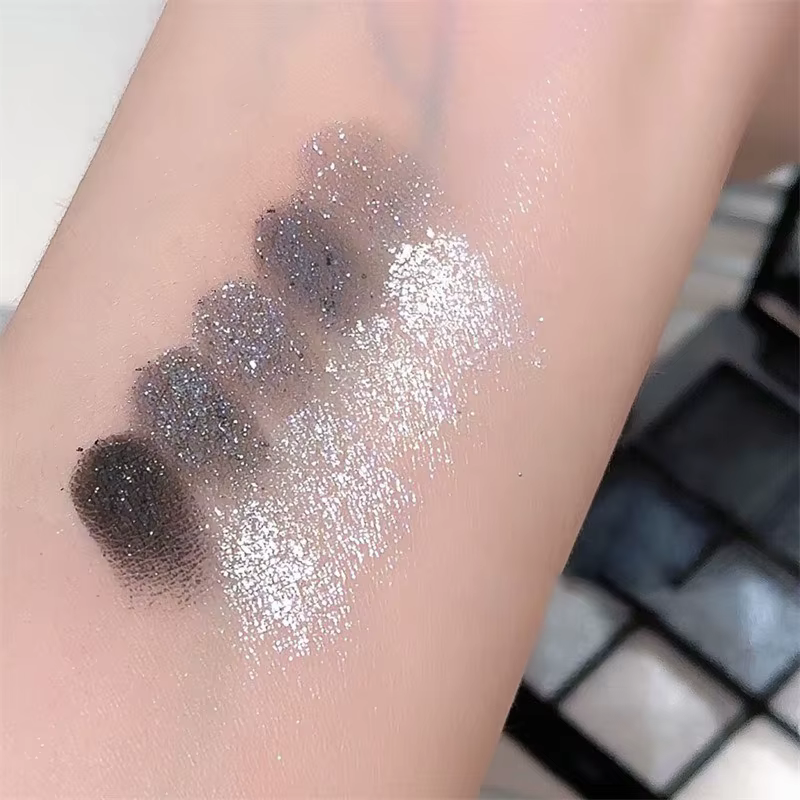 Palette de fards à paupières noirs fumés