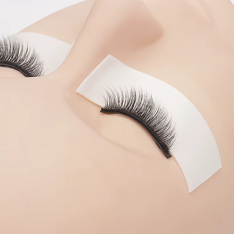 Rouleau de bandes en mousse pour faux-cils
