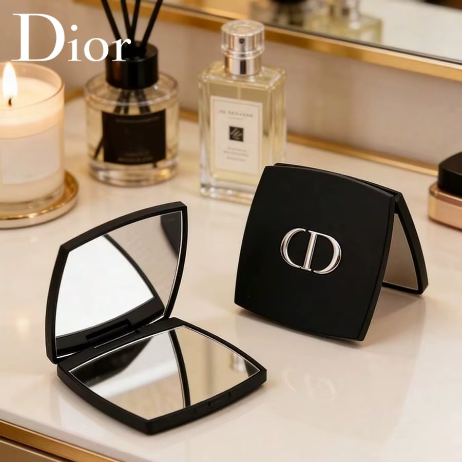 Miroir de maquillage double face portable noir élégant et luxueux Christian Dior avec logo de la marque CD