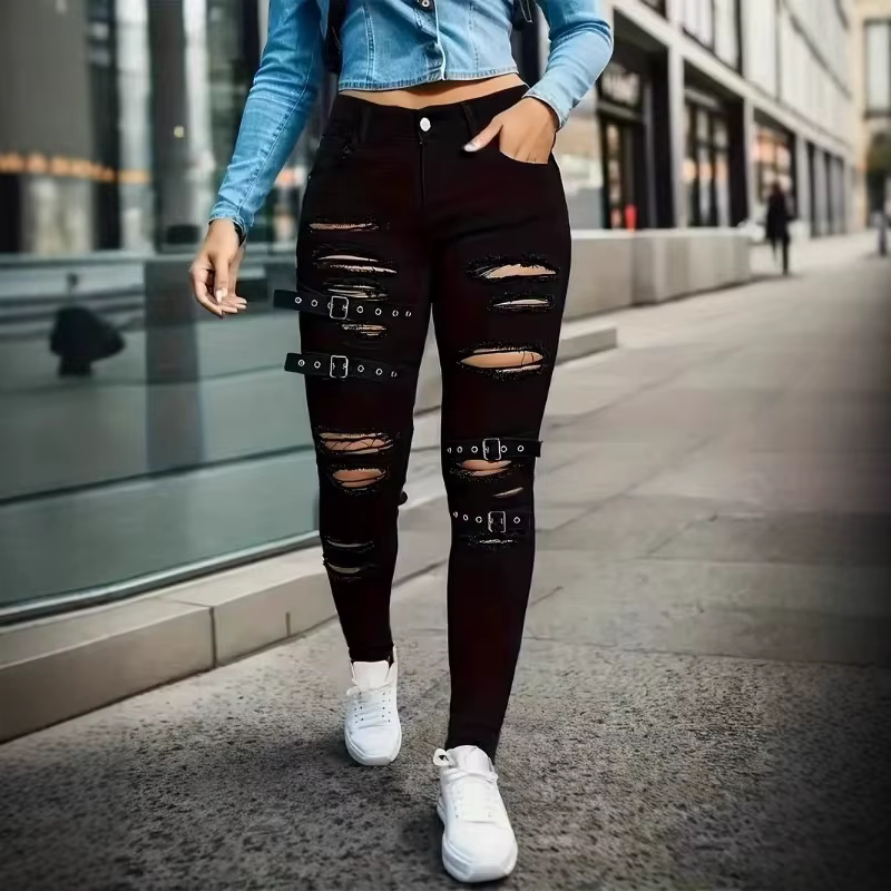Jean slim femme déchiré taille haute vintage avec trous, boucle et effet usé, style streetwear Y2K