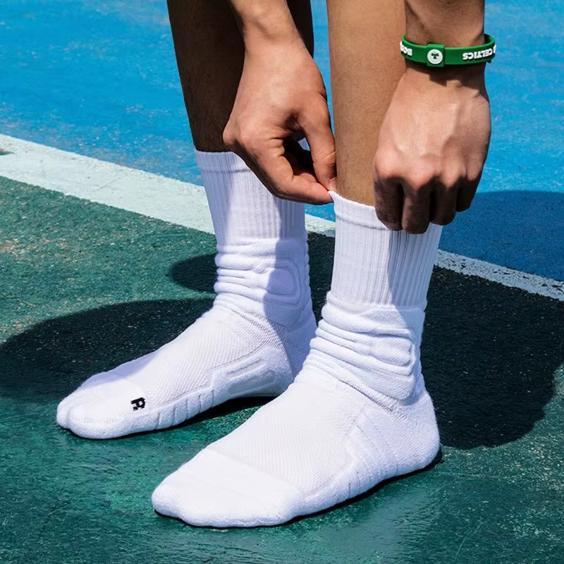 1 paire de chaussettes de basket-ball mi-longues avec fond de serviette épais, chaussettes de sport antidérapantes et absorbant les chocs