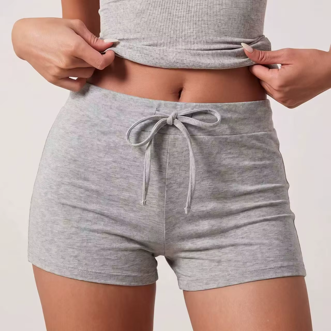 Shorts de sport taille basse pour femme avec cordon de serrage, fins, 92 % viscose, 8 % élasthanne, coupe ajustée, pour l'extérieur et décontractés