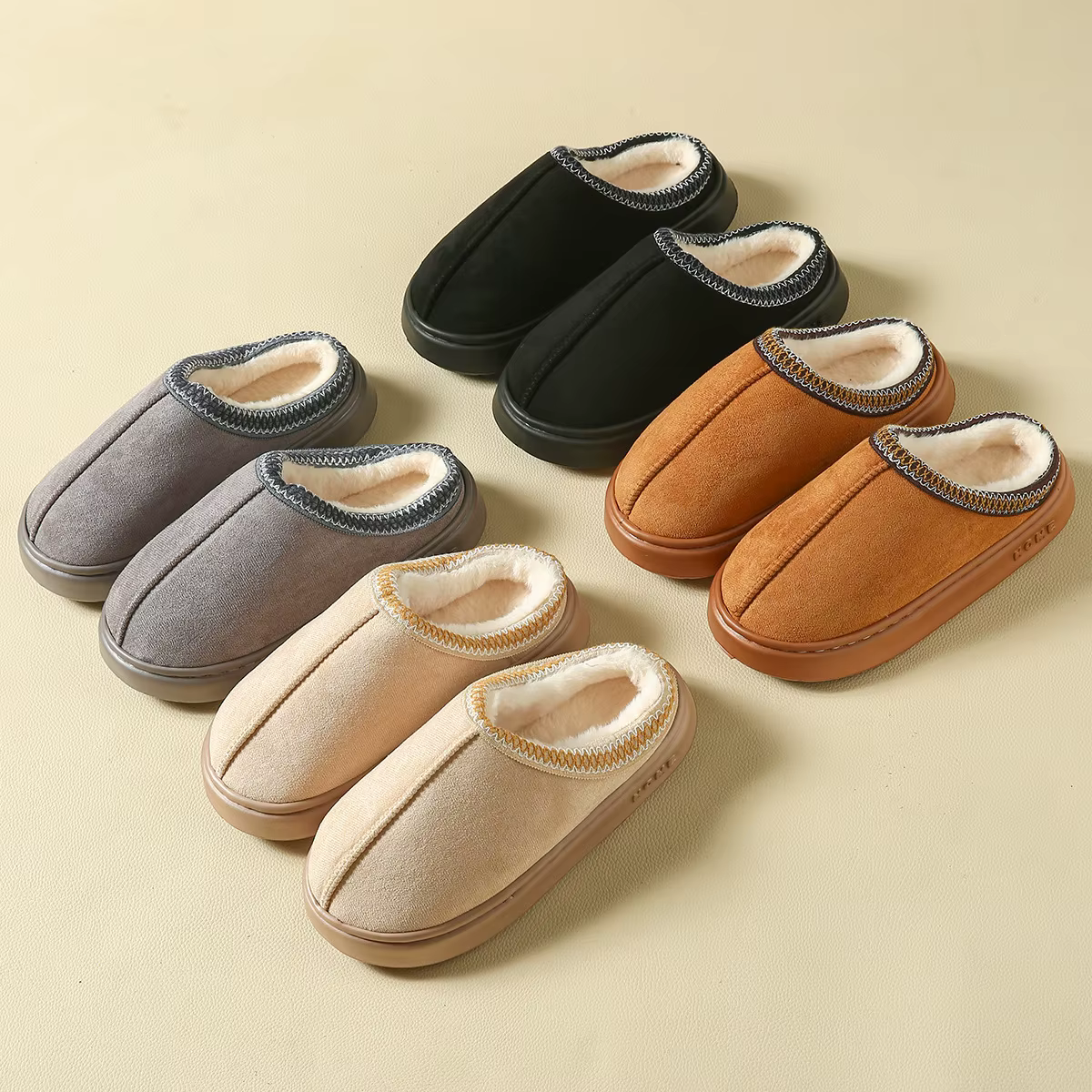 Pantoufles de maison en Faux daim de couleur unie pour hommes et femmes, pantoufles de maison à semelles épaisses, antidérapantes, légères et chaudes en coton, nouvelle collection