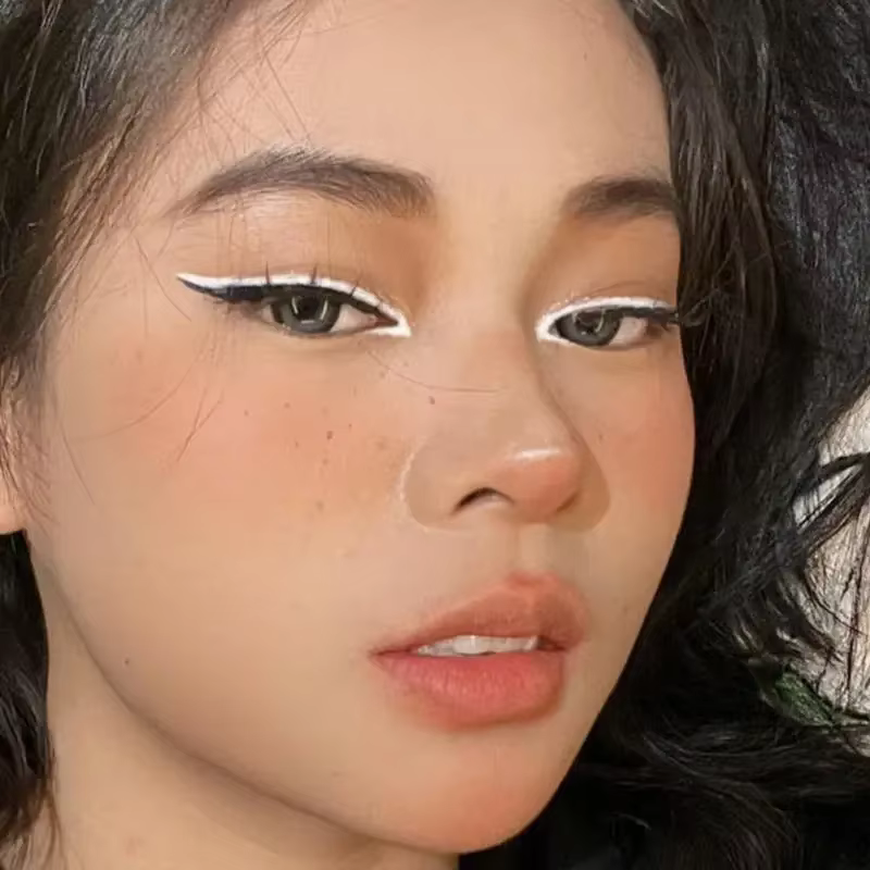 Crayon Eyeliner Blanc, Verhéritage