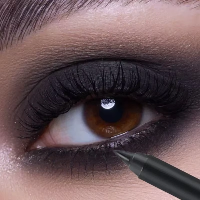 Crayon Eyeliner bleu mat