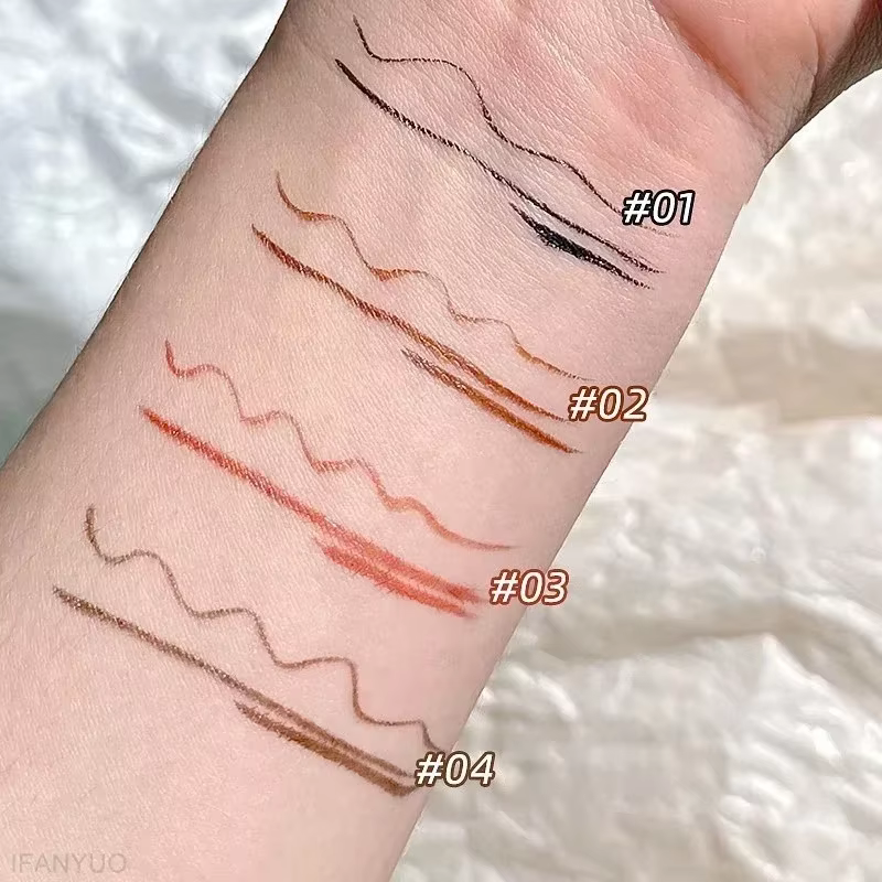 Stylo eye-liner ultra fin pour cils inférieurs