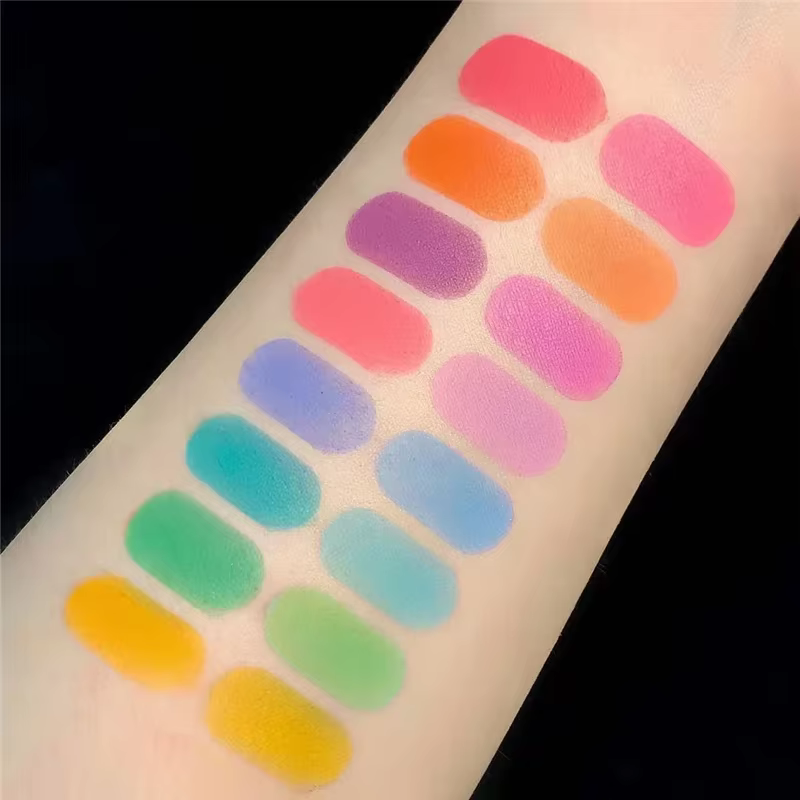 Miss Lara 16 Palette de fards à paupières de couleur de noël coloré artiste miroitant paillettes mat pigmenté fard