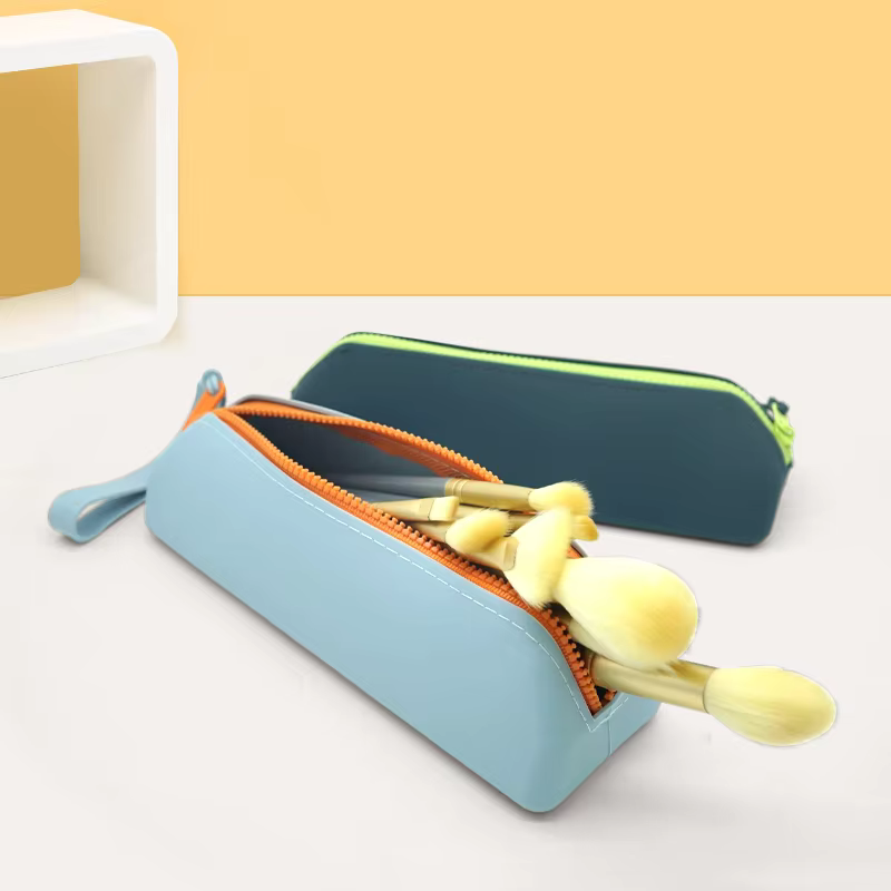Trousse à crayons petite pochette triangulaire, trousse à crayons esthétique, pochette de maquillage pour femmes, mallette de rangement multifonctionnelle en Silicone
