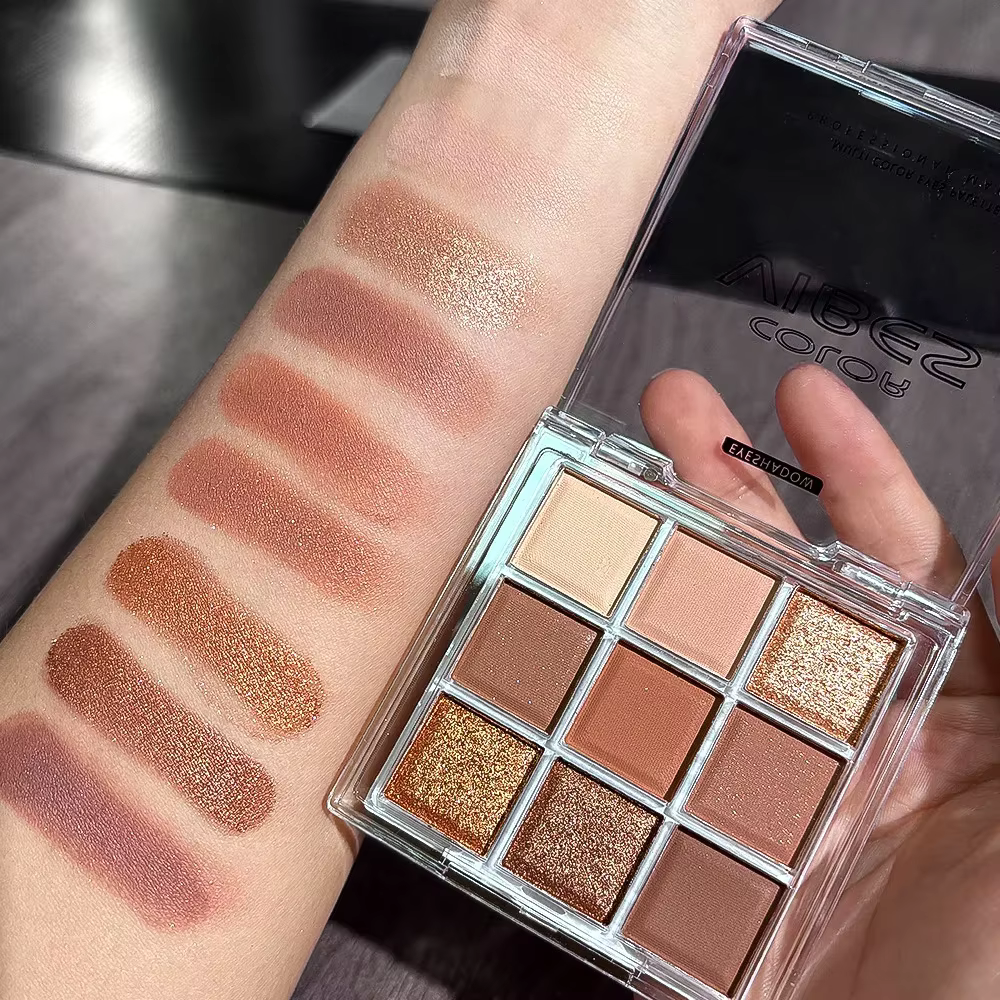 Palette de maquillage d'ombre à paupières rouge brune