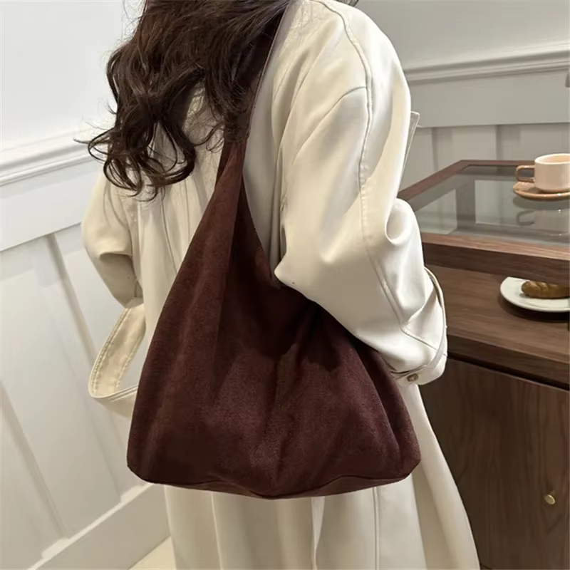 Sac pour femmes en Faux daim, sac à main Simple de grande capacité pour femmes, sac à bandoulière sous les aisselles, sac fourre-tout rétro de couleur unie