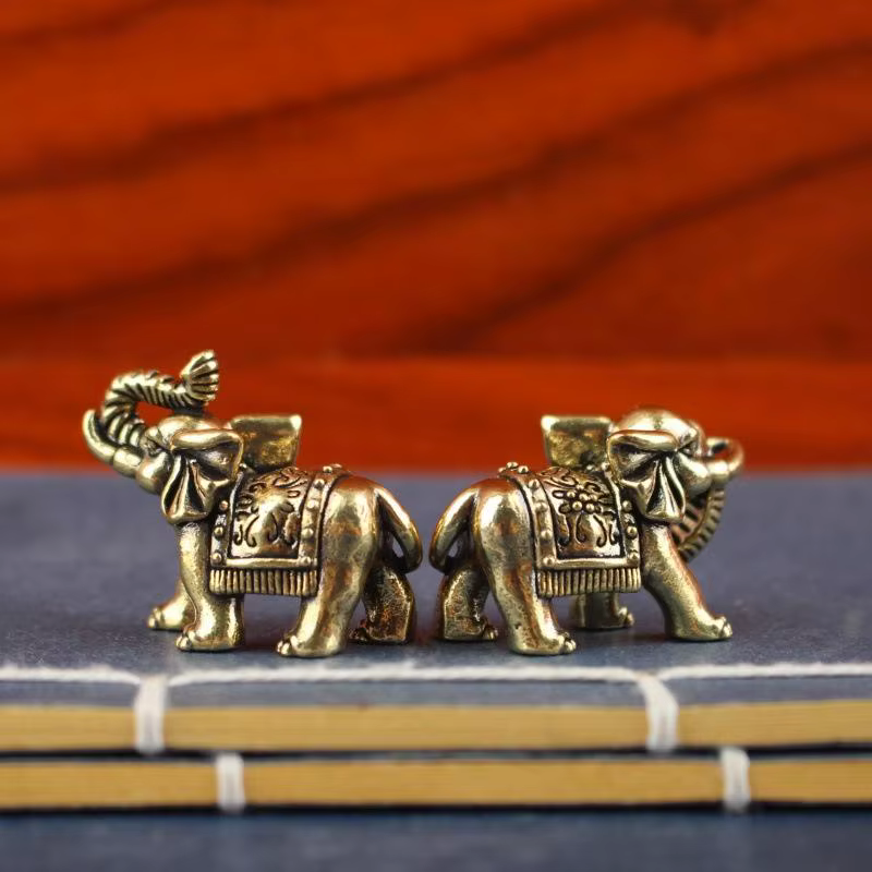 Figurine miniature éléphant porte-bonheur en laiton, statue animale en bronze antique, petit ornement éléphant en cuivre