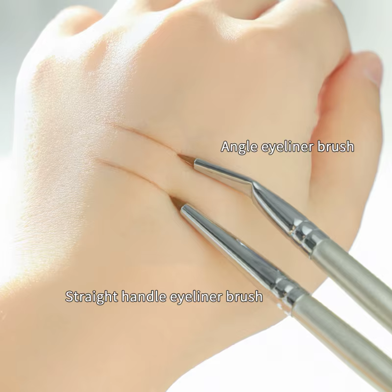 Pinceaux pour eye-liner à angle fin