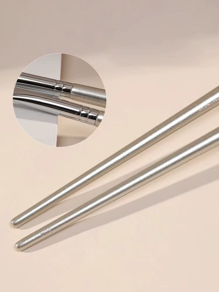 Pinceaux de maquillage pour les yeux incurvés