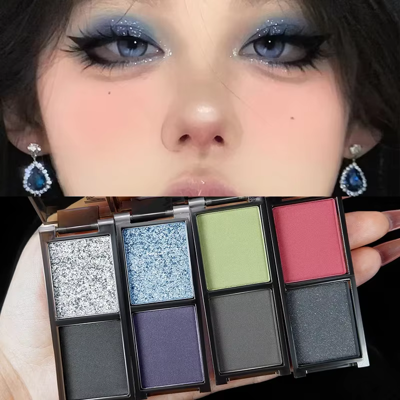 Palette de fards à paupières bleu à paillettes fumées