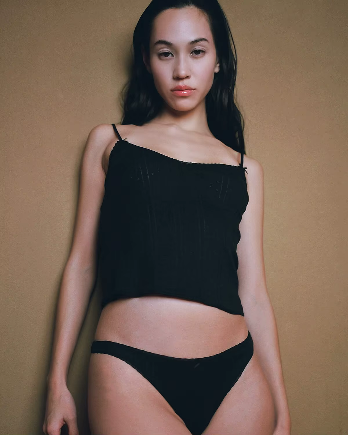 Camisole en coton pur à col en V avec dentelle, haut court à fines bretelles pour superposition, débardeur court en maille ajusté, camisole basique à nœud papillon