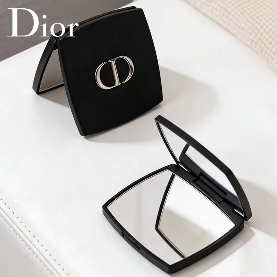Miroir de maquillage double face portable noir élégant et luxueux Christian Dior avec logo de la marque CD