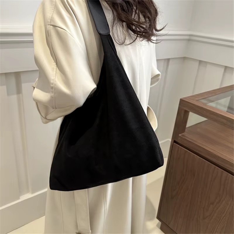 Sac pour femmes en Faux daim, sac à main Simple de grande capacité pour femmes, sac à bandoulière sous les aisselles, sac fourre-tout rétro de couleur unie