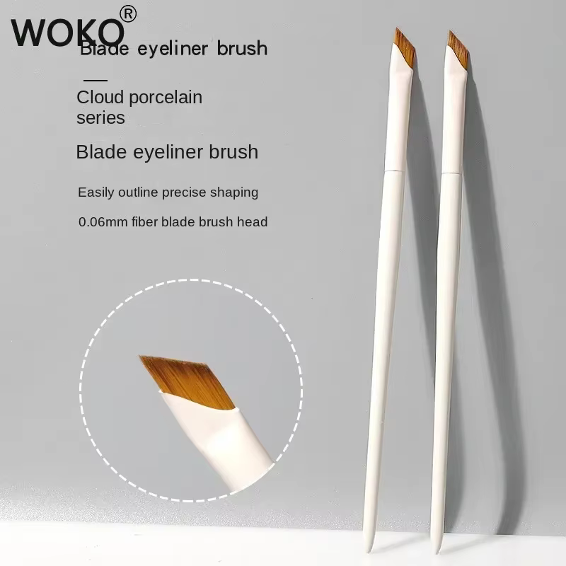 Brosse Eyeliner à lame améliorée