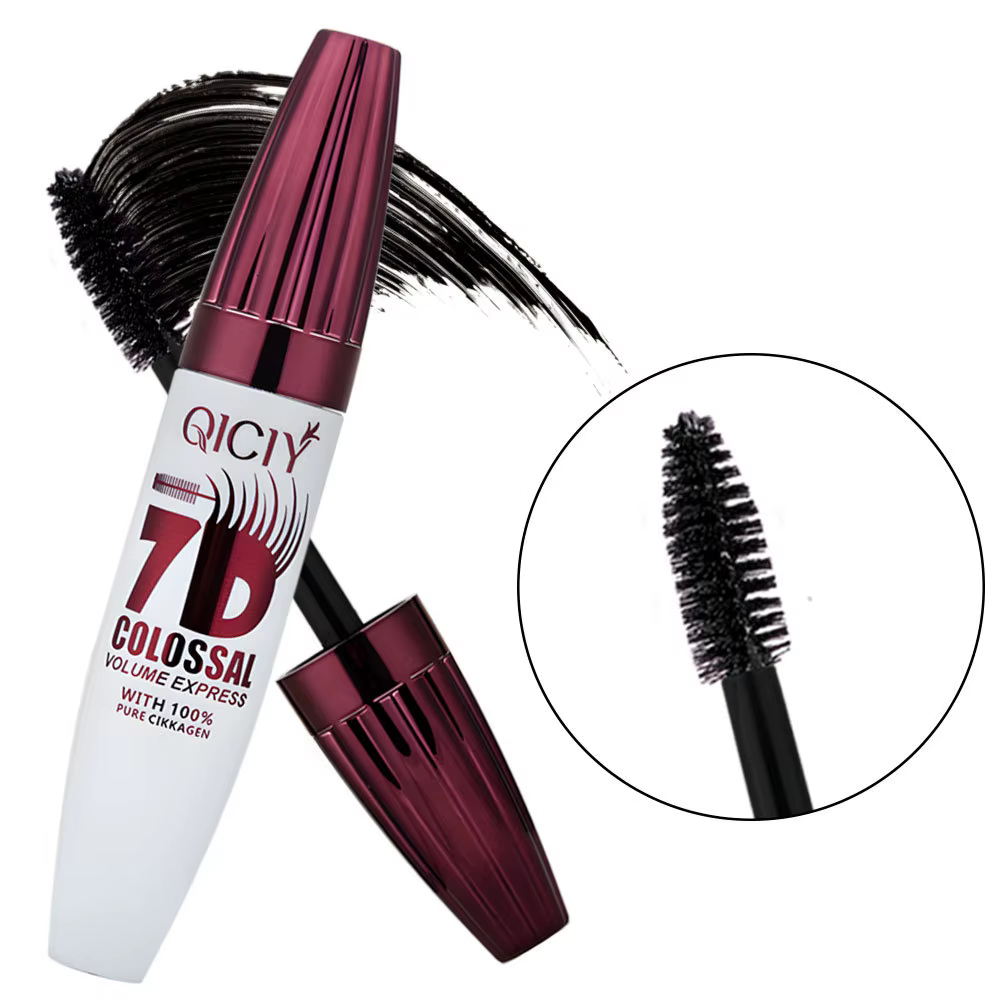 Mascara noir volumisant et recourbant 7D