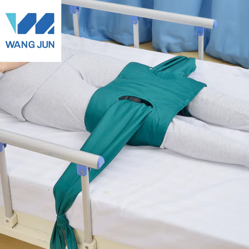 Contreints de qualité du genou avec la jambe liée inférieure fixée contre l'agitation, arrimage, soins des patients âgés sur la santé au lit