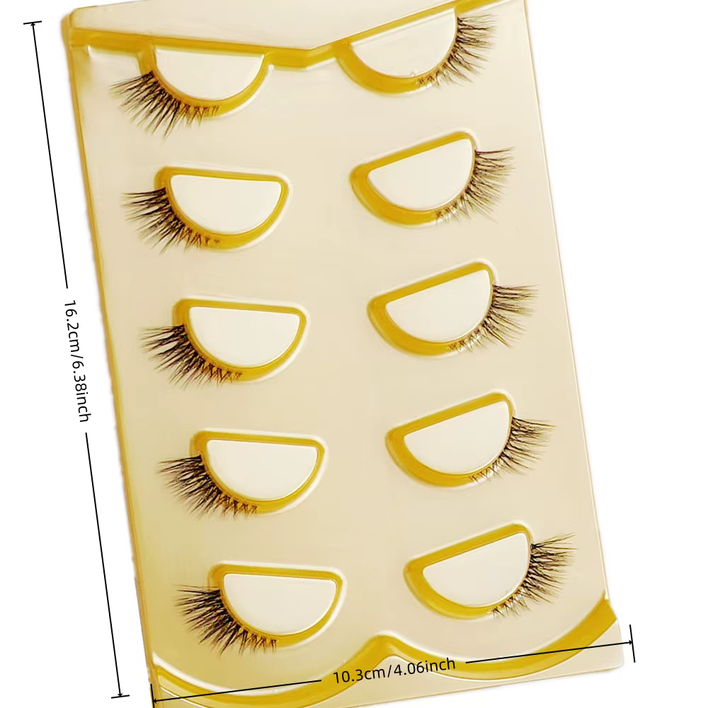  Cinq paires de faux cils mi-longs pour un look naturel