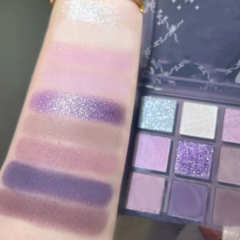 Palette de maquillage de fard à paupières violet lavande