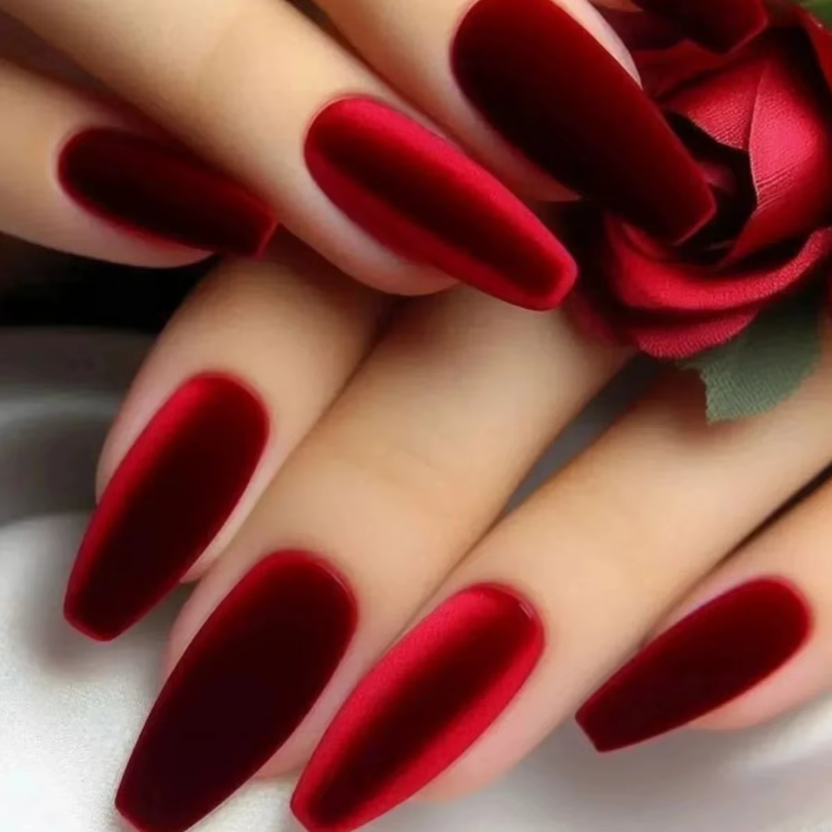 24 pièces/ensemble faux ongles rouge velours pour femmes filles fête du nouvel an moyen amande ballet mat ongles conseils presse sur faux nail art