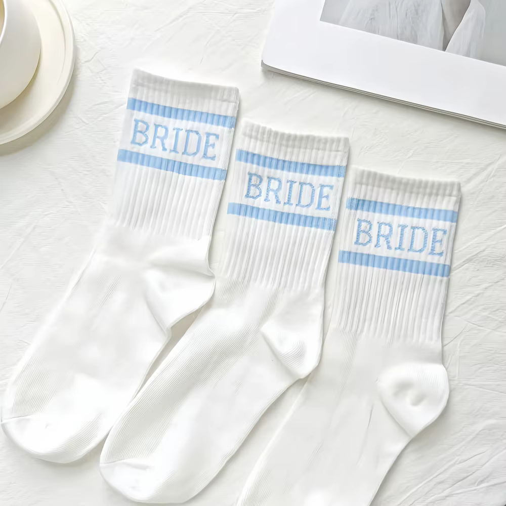 1 paire de chaussettes blanches de mariée, chaussettes décoratives sur le thème du mariage, cadeaux de mariage créatifs, accessoires de photographie de mariage, fête prénuptiale Favo