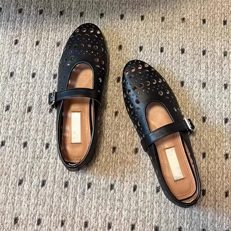 Sandales de danse de Ballet confortables à fond plat pour femmes, chaussures d'été à tête ronde ajourées en cuir respirant, semelle en caoutchouc, nouvelle collection