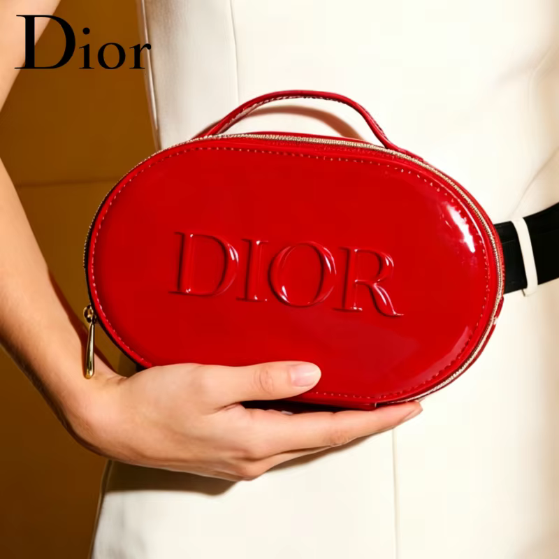 Sac cosmétique rouge de Dior