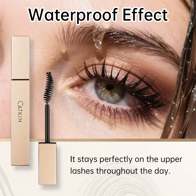 Mascara noir, volumisant et allongeant